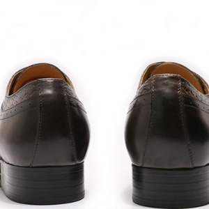 Chaussures Richelieu de luxe pour hommes en cuir véritable, plates, noires et marron, à bout pointu, à lacets, pour le bureau, les affaires et les mariages - Product Image 5
