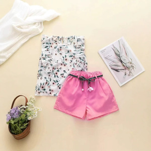 Ensemble deux pièces à volants floraux mignons pour bébés filles, haut sans manches et short d'été - Product Image 3