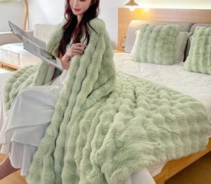 Edredón de cordero de poliéster de invierno grueso extra grande 200*230cm manta cálida de piel cómoda edredón extra grande - Product Image 2