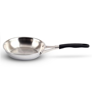 Ensemble de casseroles et poêles en acier inoxydable au design minimaliste, compatibles induction, avec couvercle en verre - Product Image 6