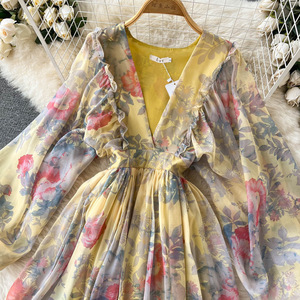 Au début du printemps nouvelle robe imprimée de fleurs avec des plis profonds à manches lanterne en V jupe mi-longue coupe-vent en coton anti-rides - Product Image 3
