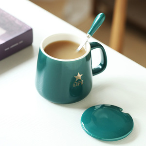 Taza de cerámica con tapa y cuchara, diseño de logotipo, estilo minimalista, para café, té, juego de regalo. - Product Image 4