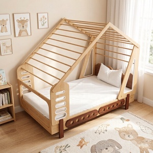 <span class=keywords><strong>Letto</strong></span> a pavimento <span class=keywords><strong>per</strong></span> <span class=keywords><strong>bambini</strong></span> a forma di casetta in legno naturale con sponde laterali intagliate <span class=keywords><strong>per</strong></span> la cameretta dei più piccoli - Product Image 4