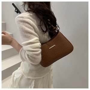 กระเป๋าใต้วงแขนทรงโบว์ กระเป๋าใต้วงแขนสไตล์เกาหลี หนัง PU หรูหรา กระเป๋าสะพายไหล่สไตล์ Y2K สำหรับสาวๆ - Product Image 5