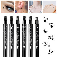 Stylo à double tête Moon Star Heart Flower Liquid Eyeliner Pen Black Eye Liner Stamp Makeup Seal Eyeliner Pencil Waterproof Cosmetics