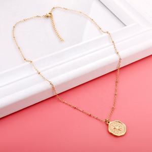 Collier Pendentif Étoile Classique en Acier Inoxydable Texturé Forme Irrégulière pour Femme, avec Disque Monnaie et Boussole, Style Simple et Tendance - Product Image 5