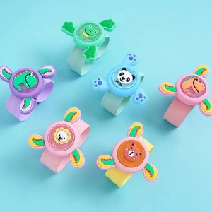 <span class=keywords><strong>Pulsera</strong></span> giratoria con luz intermitente para niños, reloj repelente de mosquitos, <span class=keywords><strong>pulsera</strong></span> luminosa de dibujos animados con unidad óptica de flash. - Product Image 2