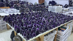 Toptan doğal brezilyalı Uruguay ametist Geode kristal ev ofis süs dekoratif ametist Geode satılık - Product Image 5