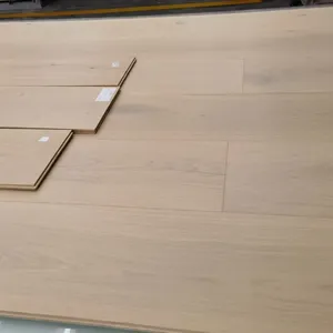 Ligne importée de l'Allemagne HOMAG Produire des planches larges Chêne Teinture réactive Plancher de bois dur d'ingénierie multicouche