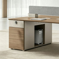Poste de travail moderne et simple de qualité E0, écologique, pour 4 personnes, avec cloison de bureau et combinaison table-chaise pour personnel