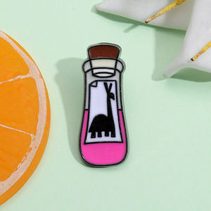 Poção Esmalte Pins Personalizado Llama Roxo Poção Broches Lapela Badges Fun Cartoon Movie Jóias Presente para Crianças Amigos - Product Image 5