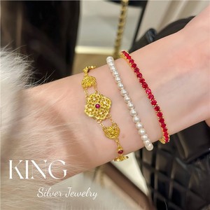 กำไลข้อมือเงินแท้ S925 ชุบทอง ประดับลายดอกไม้ ฝังทับทิม สำหรับผู้หญิง สวมใส่ได้ทุกวัน - Product Image 3
