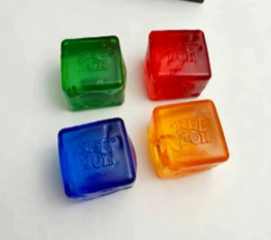 Joli ensemble de 4 cubes souples en forme de glace, transparents comme du cristal, à récupération lente, jouet anti-stress, personnalisation usine OEM ODM, cadeaux et faveurs de fête - Product Image 2