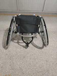 Fauteuil roulant de basketball haut de gamme, conçu par des experts, avec largeur de siège personnalisable de 30 cm à 40 cm - Product Image 5