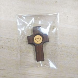 <span class=keywords><strong>D</strong></span>écoration minimaliste de haute qualité en noyer en forme de croix, idéale comme cadeau pour la famille et les amis, comme souvenir. - Product Image 6