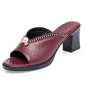 Sandales à talon bloc de 6,5 cm en cuir de vachette véritable, motif rose embossé, avec perles et fonction massage, pour femmes, dernière création Xuanhui - Product Image 4