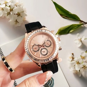 Reloj cronógrafo de oro rosa con diamantes de imitación para mujer, correa de caucho negra, reloj de lujo a la moda con diamantes para hombre, relojes de pulsera de lujo personalizados - Product Image 1