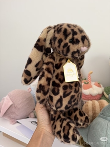 Peluche Jelly Cats di Alta Qualità, Coniglio con Orecchie Lunghe e Stampa Leopardata, Morbidissimo Pupazzo Imbottito per Bambini - Product Image 5