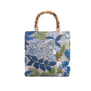 Bolso de mano Retro de gama alta para mujer con lentejuelas bordadas Junta de bambú Diseño abierto de color sólido para el verano - Product Image 4