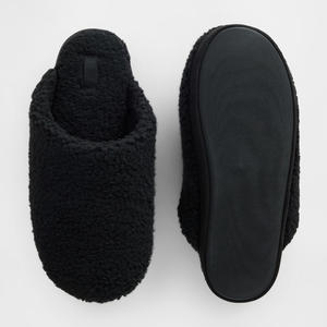 Pantoufles unisexes douillettes à enfiler avec dessus en sherpa confortable et semelle intérieure chaude, mules d'intérieur pour hommes et femmes - Product Image 1