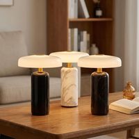 Lampe de table de lecture LED moderne sans fil avec abat-jour en verre marbré, commande tactile, intensité réglable, design minimaliste pour chambre à coucher, ambiance hôtelière