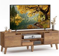 Console multimédia avec pieds en bois échancrés, portes encastrées, finition grain de bois clair