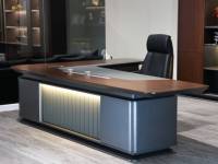 Bureau de direction moderne de luxe haut de gamme en forme de L avec panneau en bois peint pour salle de direction