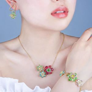 <span class=keywords><strong>Collana</strong></span> SWA <span class=keywords><strong>con</strong></span> Cristalli Colorati e Ricchi Elementi Floreali per Donna, Catena Sportiva da Collo, Vendita all'Ingrosso - Product Image 4