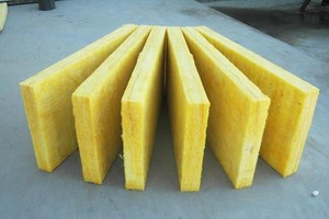 Couverture <span class=keywords><strong>de</strong></span> rouleau d'isolation en <span class=keywords><strong>laine</strong></span> <span class=keywords><strong>de</strong></span> <span class=keywords><strong>verre</strong></span> 48kg/m3 <span class=keywords><strong>de</strong></span> conception moderne feuille <span class=keywords><strong>de</strong></span> fibre recouverte <span class=keywords><strong>de</strong></span> plastique <span class=keywords><strong>de</strong></span> feuille d'aluminium <span class=keywords><strong>de</strong></span> 25mm/50mm <span class=keywords><strong>Prix</strong></span> concurrentiel - Product Image 4