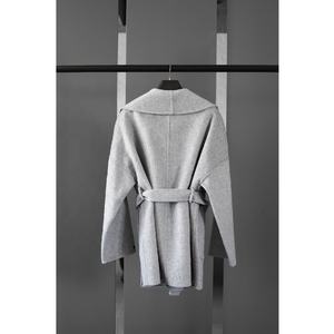 女性用ウールコートベルトチェスト本物ミンクフラワーデザイン両面コート - Product Image 3