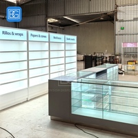 Étagères de présentation commerciales personnalisées, éclairage LED rétroéclairé, armoire murale, vitrine en verre trempé, comptoir, design de mobilier