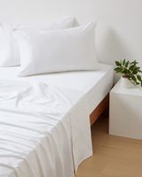 Draps de lit blancs modernes en coton respirant et écologique de qualité supérieure pour usage hôtelier, adaptés à toutes les saisons