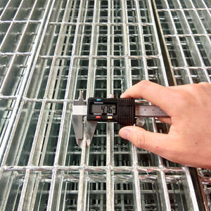 Grilles d'<span class=keywords><strong>allée</strong></span> Acier galvanisé Barre de sécurité en métal déployé Grille de 3 pieds de large 14 pieds de long 3.5 pouces de hauteur <span class=keywords><strong>pour</strong></span> grille de clôture - Product Image 6