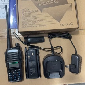 Walkie Talkie Baofeng Bf-Uv82, Radio FM de Doble Banda de 8W con Pantalla LCD y Batería Recargable para Comunicación al Aire Libre - Product Image 1
