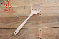 Grande cuillère en bois de hêtre non peinte avec long manche droit Cuillère en bois massif pour la cuisine Conception d'ustensiles créatifs