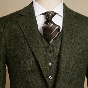 <span class=keywords><strong>Costume</strong></span> pour <span class=keywords><strong>homme</strong></span> en tweed <span class=keywords><strong>vert</strong></span> <span class=keywords><strong>bouteille</strong></span> sur mesure, texture épaisse, poches plaquées, revers large pour un look rétro gentleman en milieu professionnel - Product Image 2