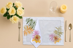 ผ้าเช็ดปากลินินลายดอกชบาเขตร้อน - ผ้าเช็ดปากโต๊ะอาหารลินินธรรมชาติ 100% คุณภาพพรีเมียม สำหรับงานเลี้ยงอาหารค่ำ งานแต่งงาน โรงแรม ร้านอาหาร และตกแต่งบ้าน - Product Image 2