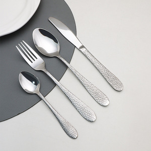 Juego de cubiertos de acero inoxidable con patrón martillado de piel de serpiente, popular, desechable, estilo occidental, incluye cuchillo para carne y tenedor - Product Image 3