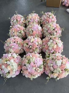 Boule de fleurs artificielles de luxe en soie pour décoration, centre de table de mariage, rose blanche, verdure, D-FB236 - Product Image 6