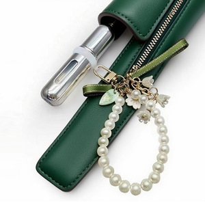 Dispensador de perfume autocebante de aluminio de 5 ml, portátil, con gancho para colgar, set de regalo para viaje. - Product Image 1