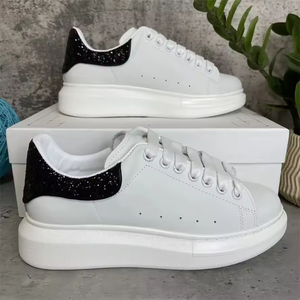 Mqqueen รองเท้ากีฬาผู้ชายดีไซน์เนอร์สำหรับทุกเพศรองเท้าผ้าใบสำหรับผู้ชาย mqqueen รองเท้าสไตล์เดินสุดหรู - Product Image 1