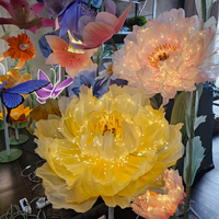 Décoration de scène de mariage luxueuse personnalisée, fleurs artificielles en soie lumineuses électriques faites à la main, décoration LED sur pied pour les événements