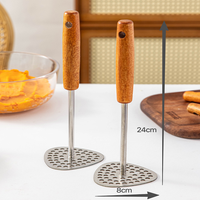 Presse-purée de pommes de terre en acier inoxydable avec manche en bois