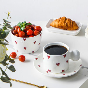 Bol à salade japonais peint à la main amour <span class=keywords><strong>petite</strong></span> fleur <span class=keywords><strong>rouge</strong></span> frais et mignon hôtel yaourt ensemble d'assiettes de fruits vaisselle en céramique - Product Image 1