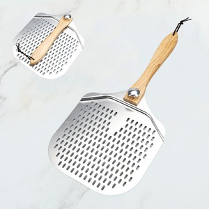 Pala para pizza cuadrada perforada de aluminio con mango de madera de caucho desmontable para hornear en la cocina - Product Image 1