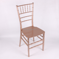Chaise Chiavari en or blanc avec coussin, vente en gros, idéale pour mariages, événements, banquets, fêtes et hôtels