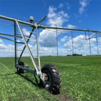 Système d'arrosage d'irrigation à déplacement latéral à quatre roues Pompe applicable IoT pour les fermes de maïs pour l'irrigation agricole