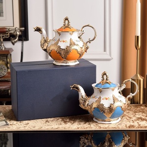 Luxurious Nordic-style tableware <b>set</b> with golden sugar container an <b>teapot</b> suitable for gift-giving. - Product Image 1