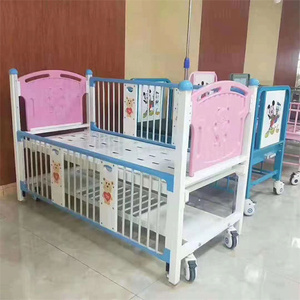 Cama Hospitalaria Pediátrica Manual de Doble Manivela con Barandillas de Seguridad y Diseño de Dibujos Animados - Product Image 2