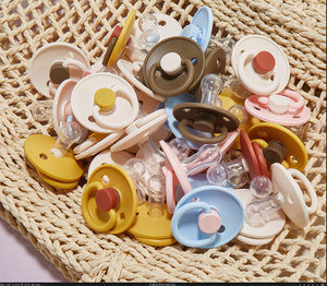 Venta caliente 2025, <span class=keywords><strong>chupetes</strong></span> para Baby Shower, agujeros de ventilación anticólicos, Escudo de PP, pezón de ortodoncia, chupete de silicona sin BPA para bebé - Product Image 3